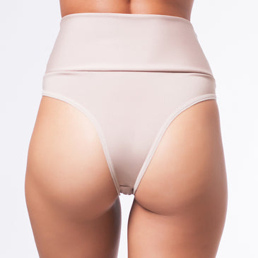 Atenção: A cor que a modelo veste é Marrom!Calcinha Cinta Modeladora Cós Alto> Cinta Modeladora > Cós duplo Alto 95mm> Boa compressão> Ótimos acabamentos>Forro em AlgodãoTamanhos...